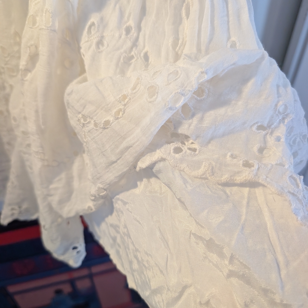 Elegant White Lace Dress - Picture 7 of 7